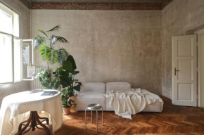 Extraordinary quiet apartment in the very centre